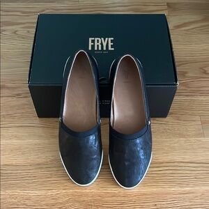 Frye Black Leather Flats Minimalist Design